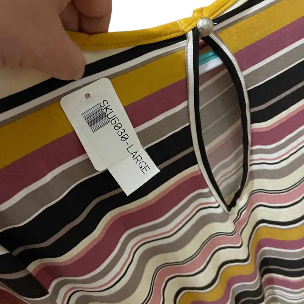 NWT stripped romper with pockets - Picture 3 of 4